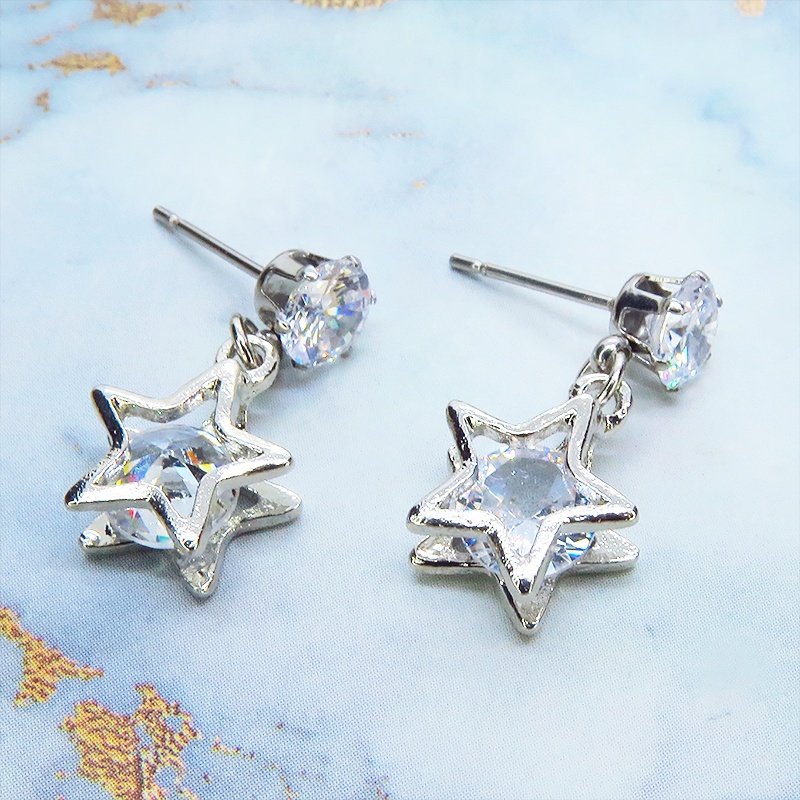 ステンレス シルバーカラー 星型フレームのキュービックジルコニアのスタッドピアス