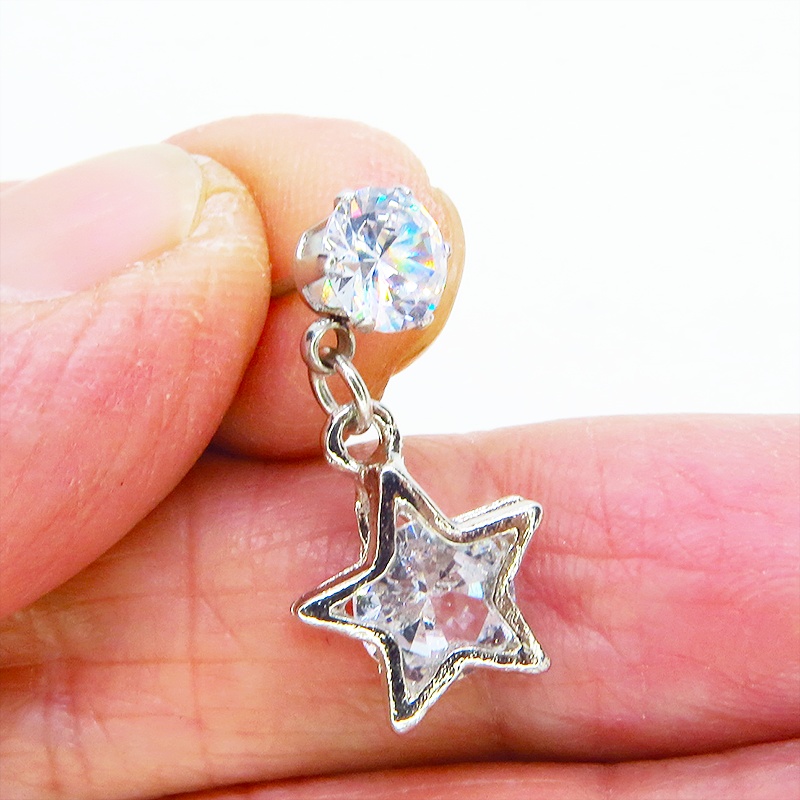 ステンレス シルバーカラー 星型フレームのキュービックジルコニアのスタッドピアス