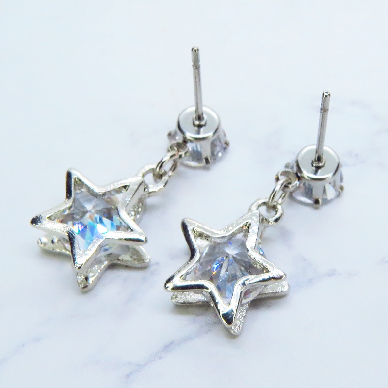 ステンレス シルバーカラー 星型フレームのキュービックジルコニアのスタッドピアス