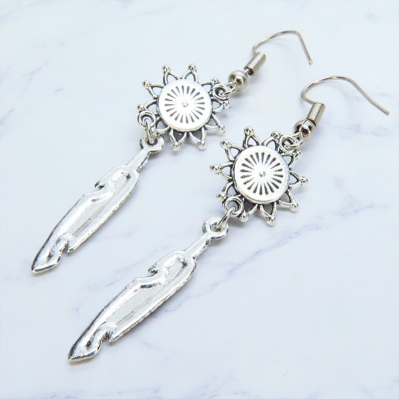 シルバーカラー フェザーとターコイズのひまわりを組合せたスリムなピアス サージカル可