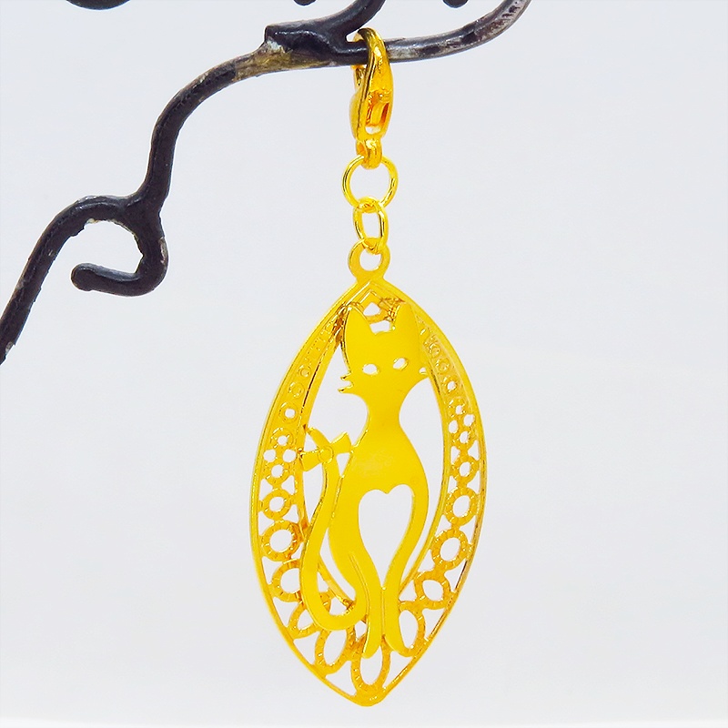 マスク・スマホチャーム ゴールドカラー 猫シルエットとアラベスク調透かし模様のティアドロップのオリエンタル風チャーム