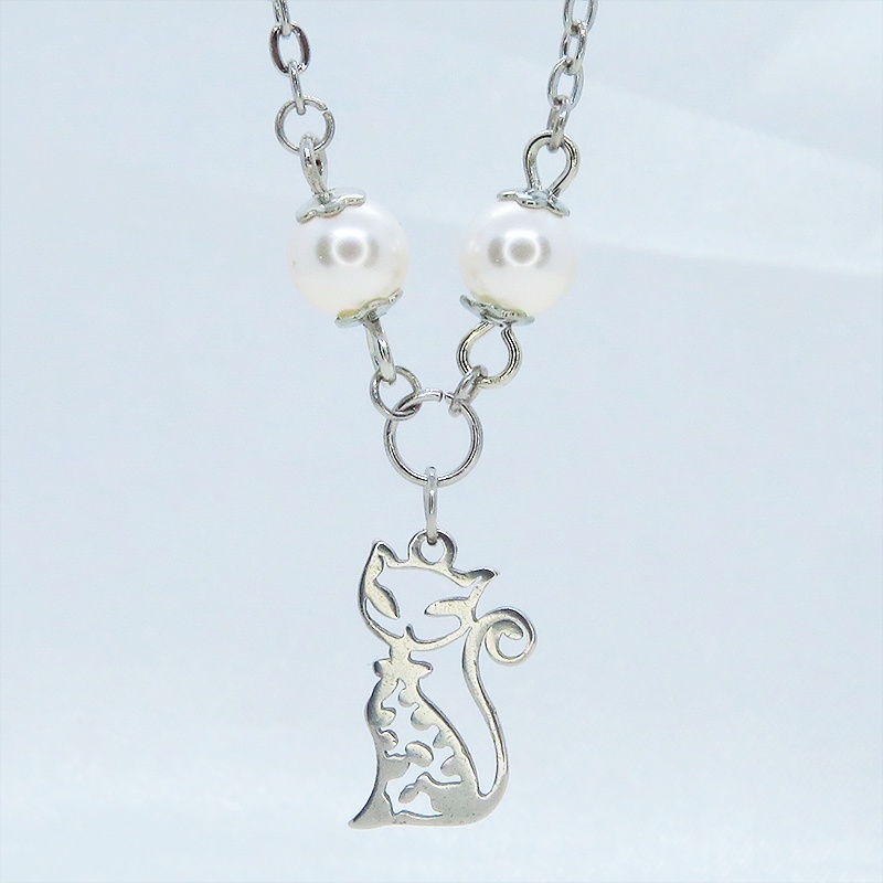 ステンレス 猫シルエットチャームとスワロフスキー・パール(クリスタルホワイト)のネックレス 長さ調整可
