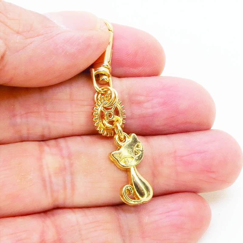 マットゴールド 猫と歯車のシンプルで可愛いファスナーチャーム キーホルダー バッグチャーム 金具変更可