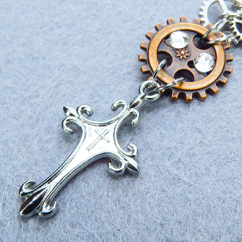アンティークシルバー ロザリオと複数の歯車を組合せたスチームパンク風キーホルダー 金具変更可