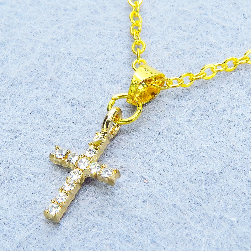 ゴールドカラー ラインストーンを敷き詰めたロザリオのコンパクトなペンダントネックレス 長さ調整可