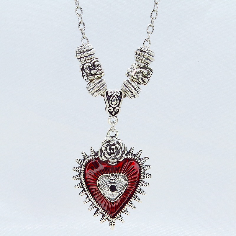 アンティークシルバー ゴシック調クリムゾンレッドのハートモチーフのペンダントネックレス 長さ調整可