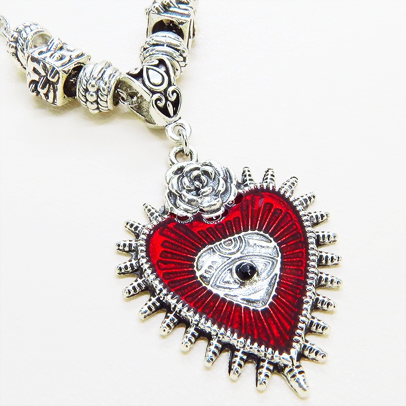 アンティークシルバー ゴシック調クリムゾンレッドのハートモチーフのペンダントネックレス 長さ調整可