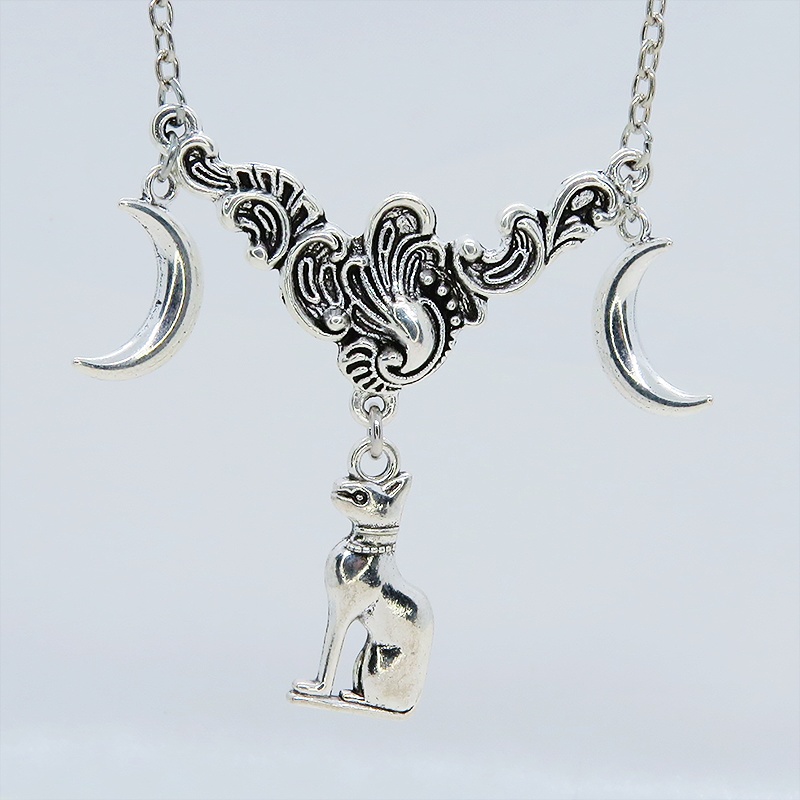 アンティークシルバー 猫の神様バステトチャームと三日月をあわせたペンダントネックレス