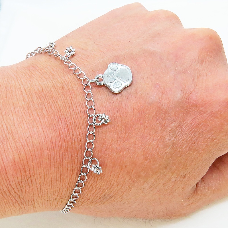 アンティークシルバー 肉球モチーフのシンプルな大人可愛いブレスレット 猫 犬