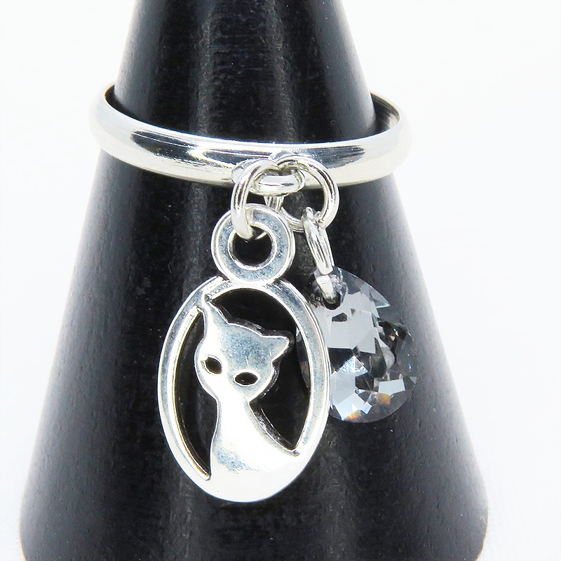 シルバーカラー 猫とスワロフスキーの大人可愛いリング ブラックダイヤモンド フリーサイズ