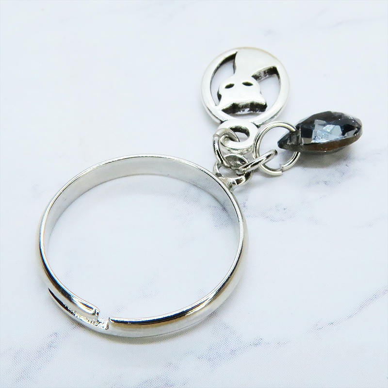 シルバーカラー 猫とスワロフスキーの大人可愛いリング ブラックダイヤモンド フリーサイズ