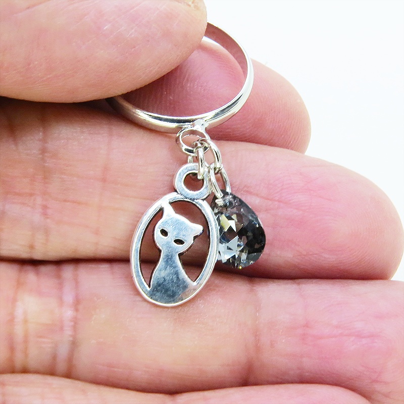 シルバーカラー 猫とスワロフスキーの大人可愛いリング ブラックダイヤモンド フリーサイズ