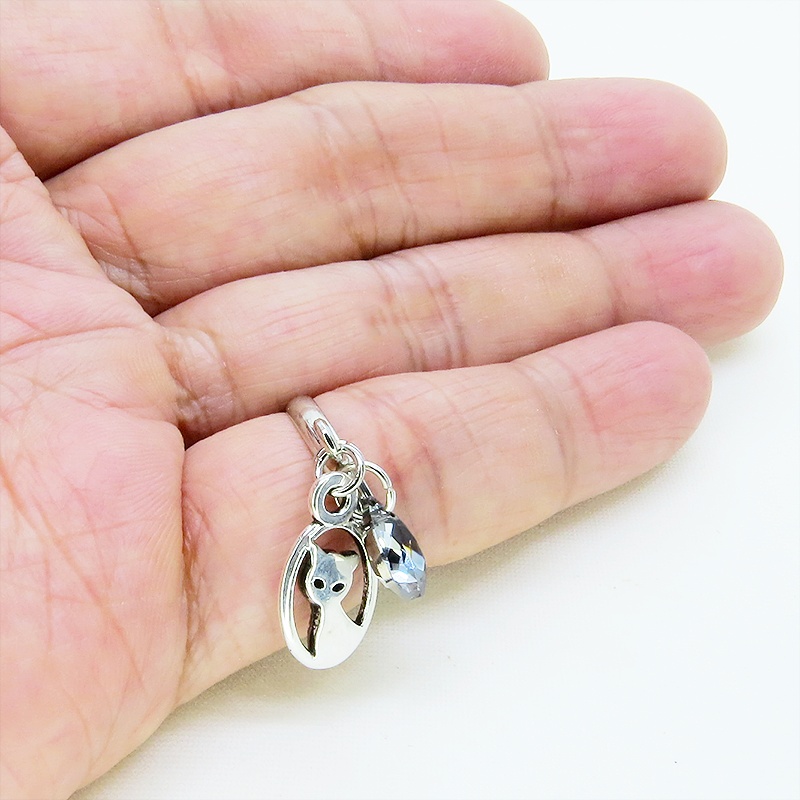 シルバーカラー 猫とスワロフスキーの大人可愛いリング ブラックダイヤモンド フリーサイズ