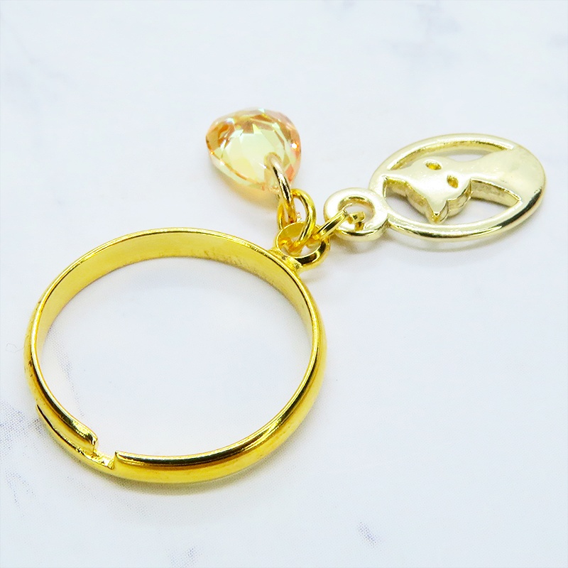 ゴールドカラー 猫とスワロフスキーの大人可愛いリング クリスタルサン フリーサイズ