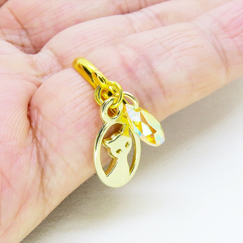 ゴールドカラー 猫とスワロフスキーの大人可愛いリング クリスタルサン フリーサイズ