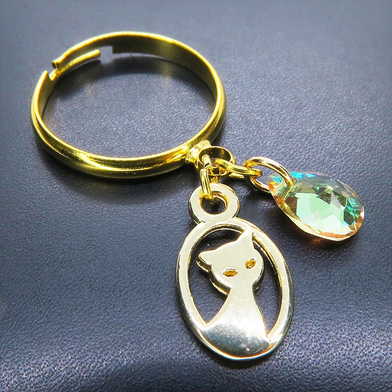 ゴールドカラー 猫とスワロフスキーの大人可愛いリング クリスタルサン フリーサイズ