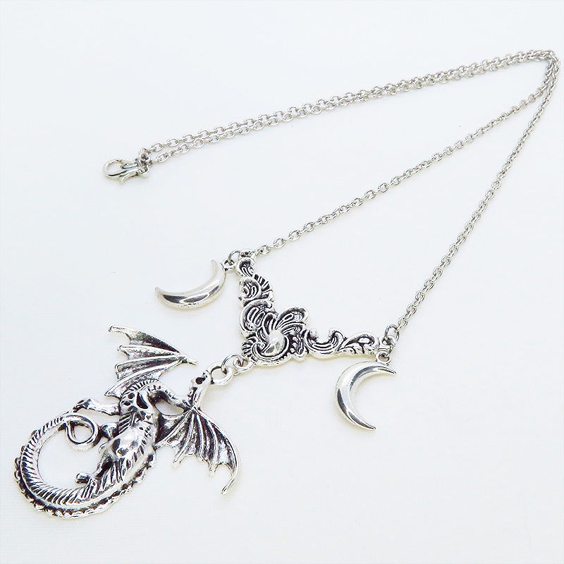 アンティークシルバー ドラゴンと三日月モチーフのペンダントネックレス ロングネックレス