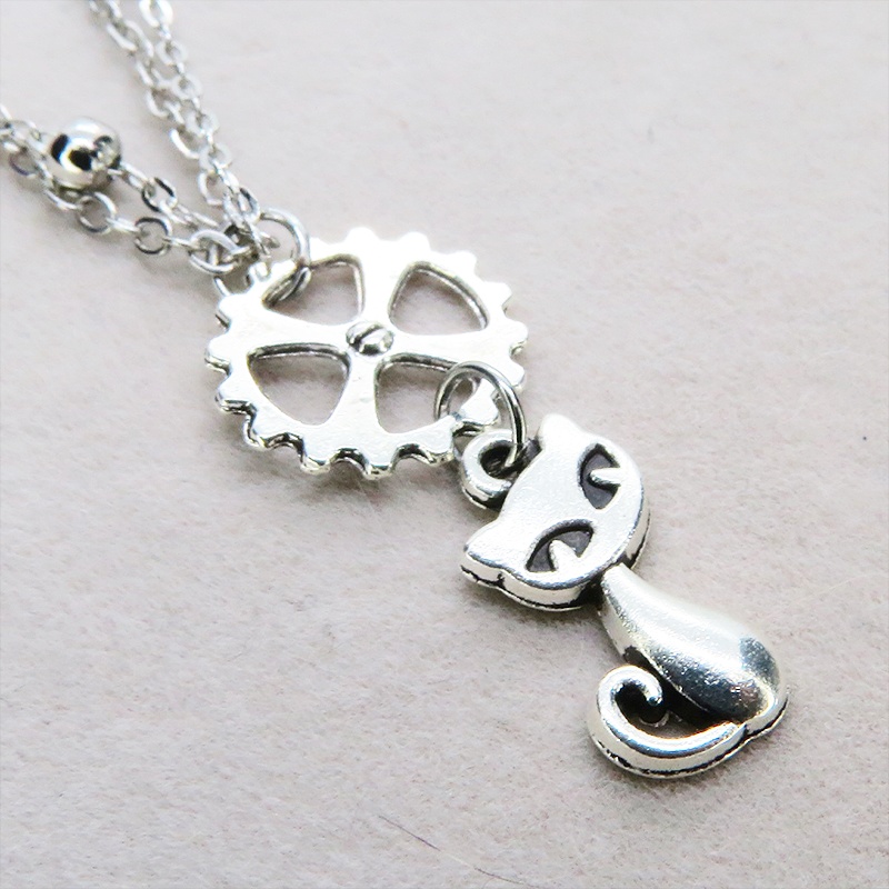 シルバーカラー 猫と歯車モチーフのダブルチェーンブレスレット ビーズ付チェーン アジャスター可