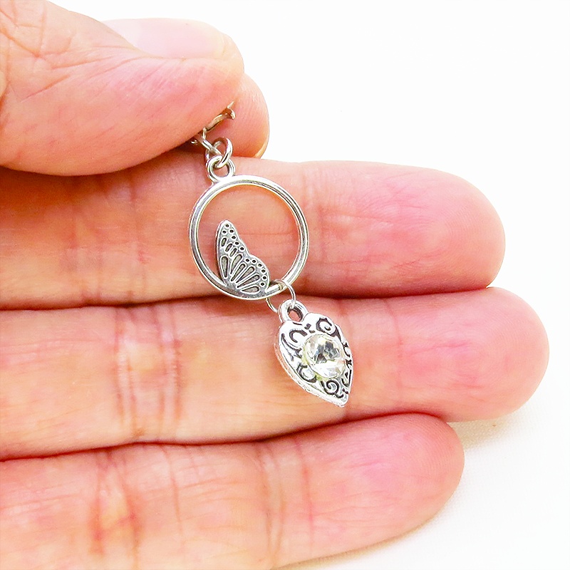 マスク・スマホチャーム シルバーカラー 蝶の羽とアラベスク調ハートモチーフを組合せた大人可愛いチャーム 金具変更可