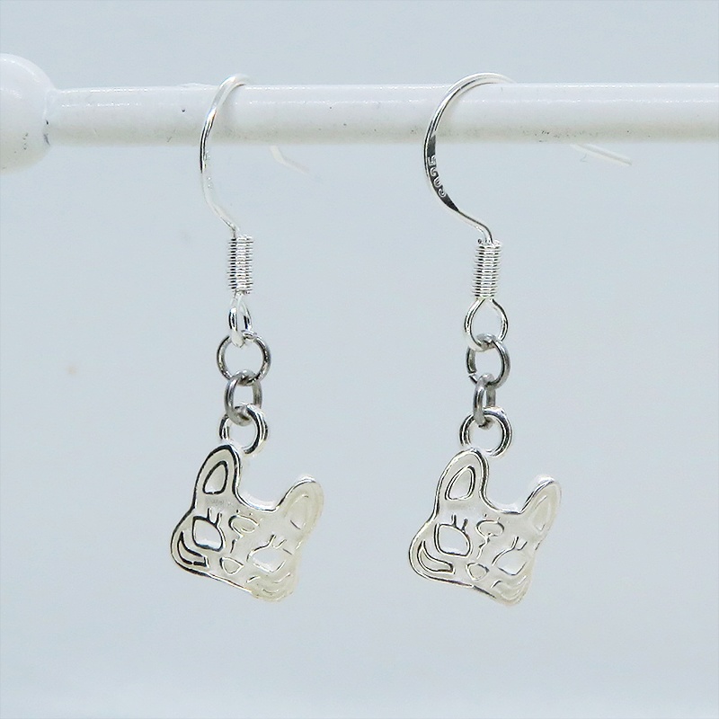 【再販】シルバー925 猫フェイスモチーフのコンパクトな大人可愛いピアス