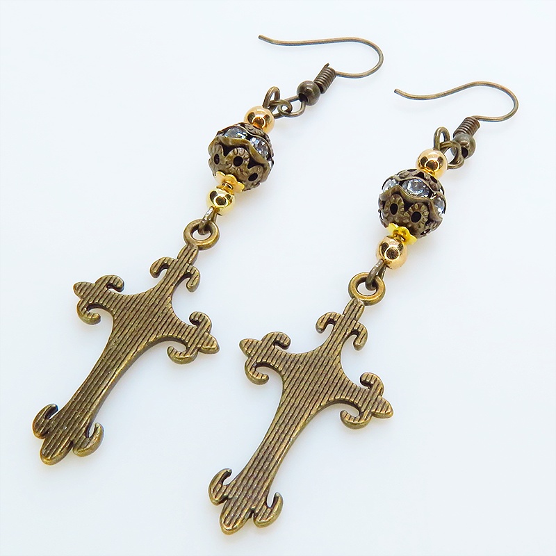 アンティークゴールド ゴシック調デザインロザリオとラインストーン入りアンティークメタルビーズのピアス