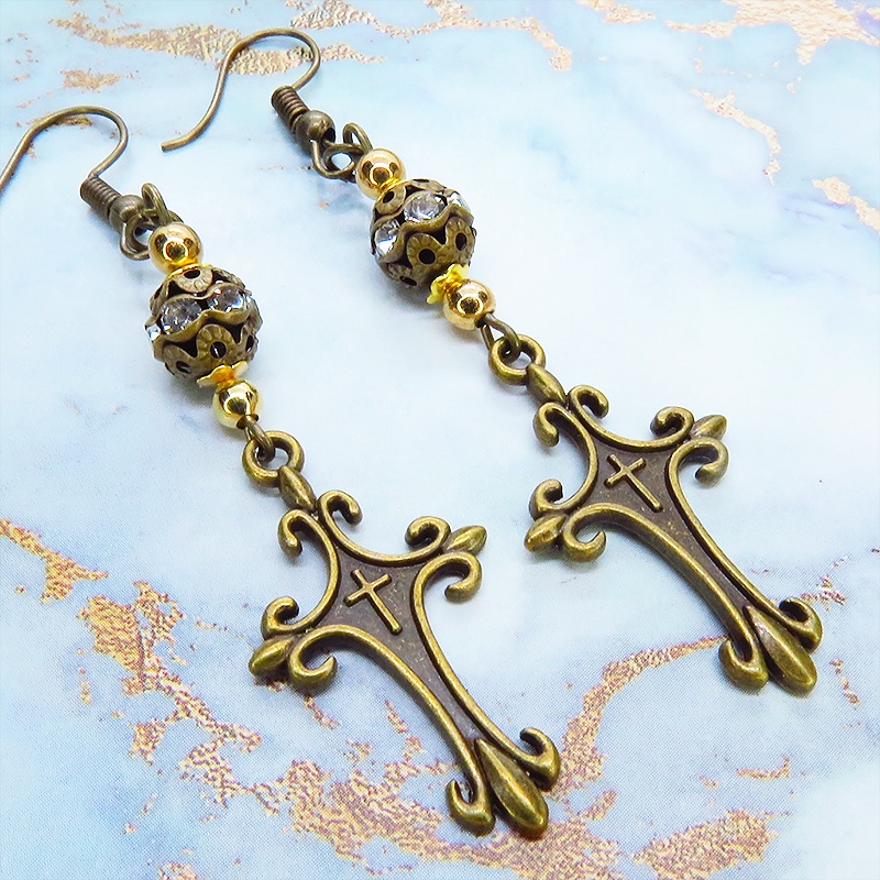 アンティークゴールド ゴシック調デザインロザリオとラインストーン入りアンティークメタルビーズのピアス