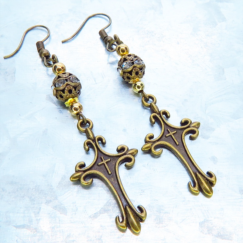 アンティークゴールド ゴシック調デザインロザリオとラインストーン入りアンティークメタルビーズのピアス