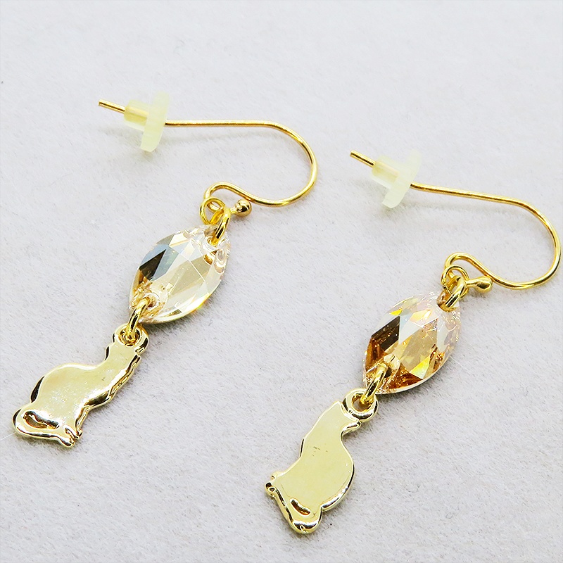 14KGF ゴールドフィルド 可愛い猫シルエットモチーフとスワロフスキー(ゴールドシャドー)のコンパクトなピアス