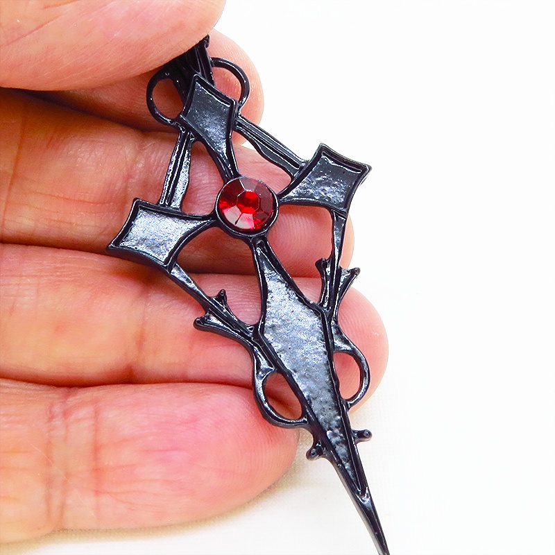 ゴシック調ブラックロザリオピアス レッドアイ バット コウモリ ロック パンク