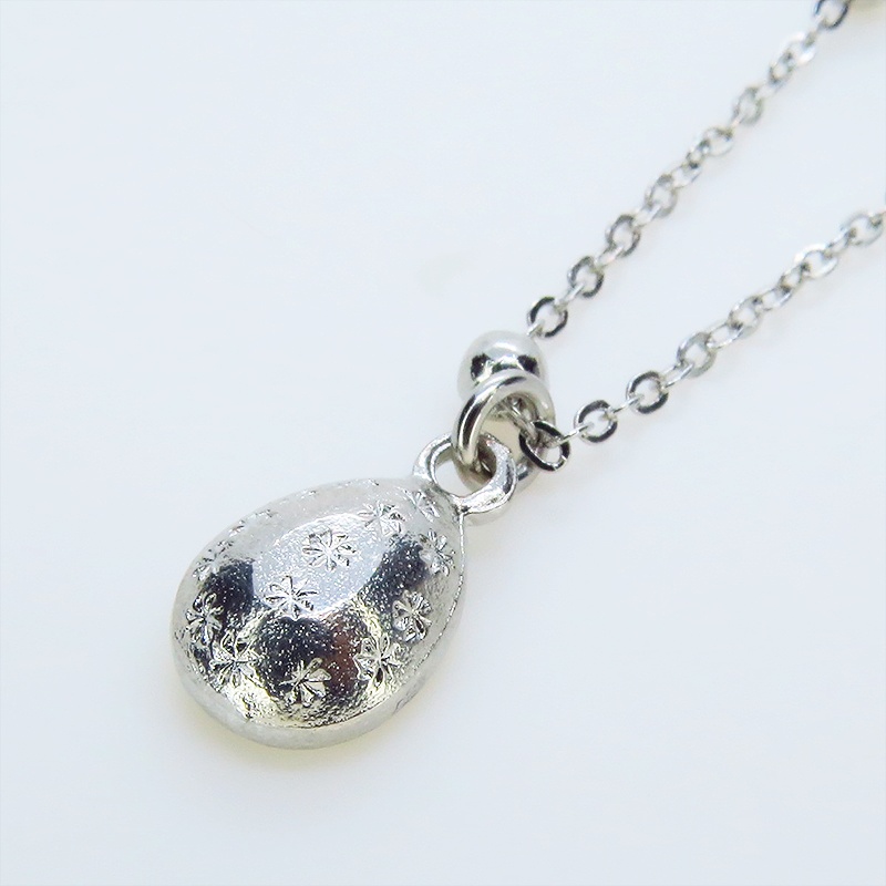 シルバーカラー ティアドロップラインストーンのメタルビーズ付きチェーンブレスレット アジャスター付