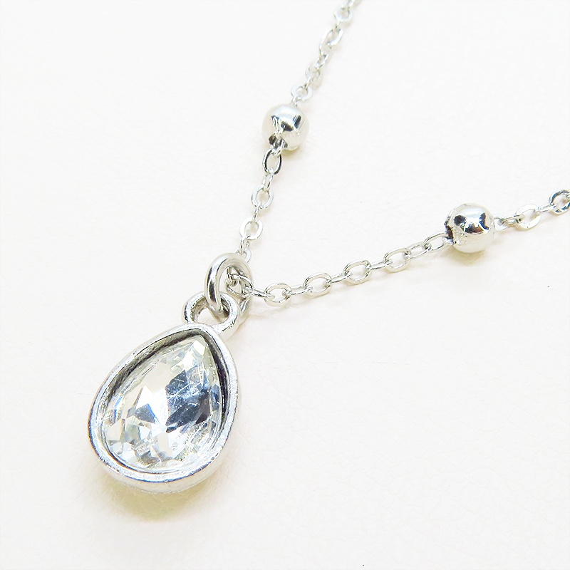 シルバーカラー ティアドロップラインストーンのメタルビーズ付きチェーンブレスレット アジャスター付