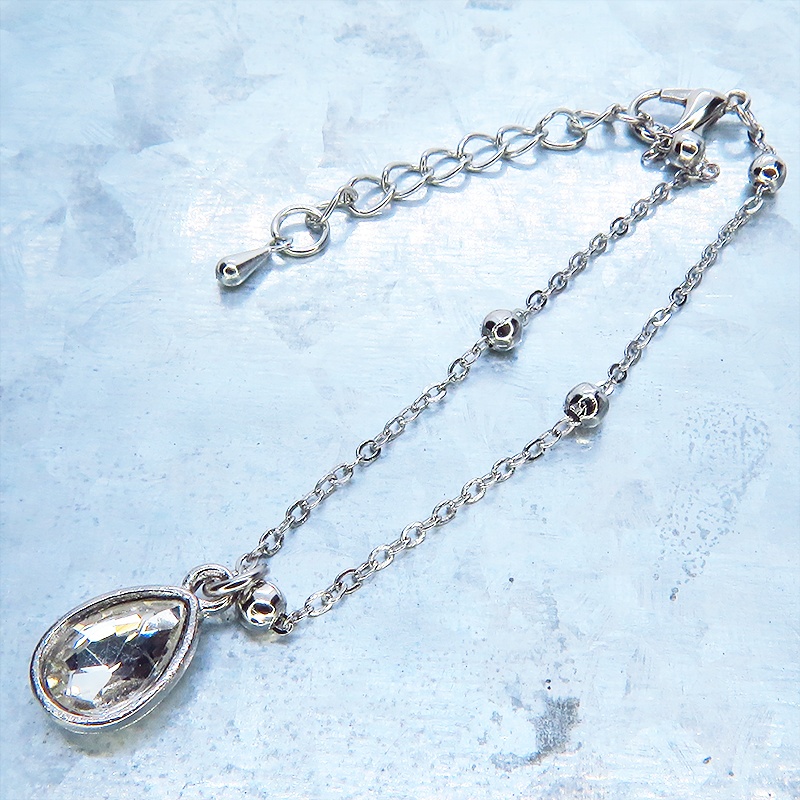 シルバーカラー ティアドロップラインストーンのメタルビーズ付きチェーンブレスレット アジャスター付