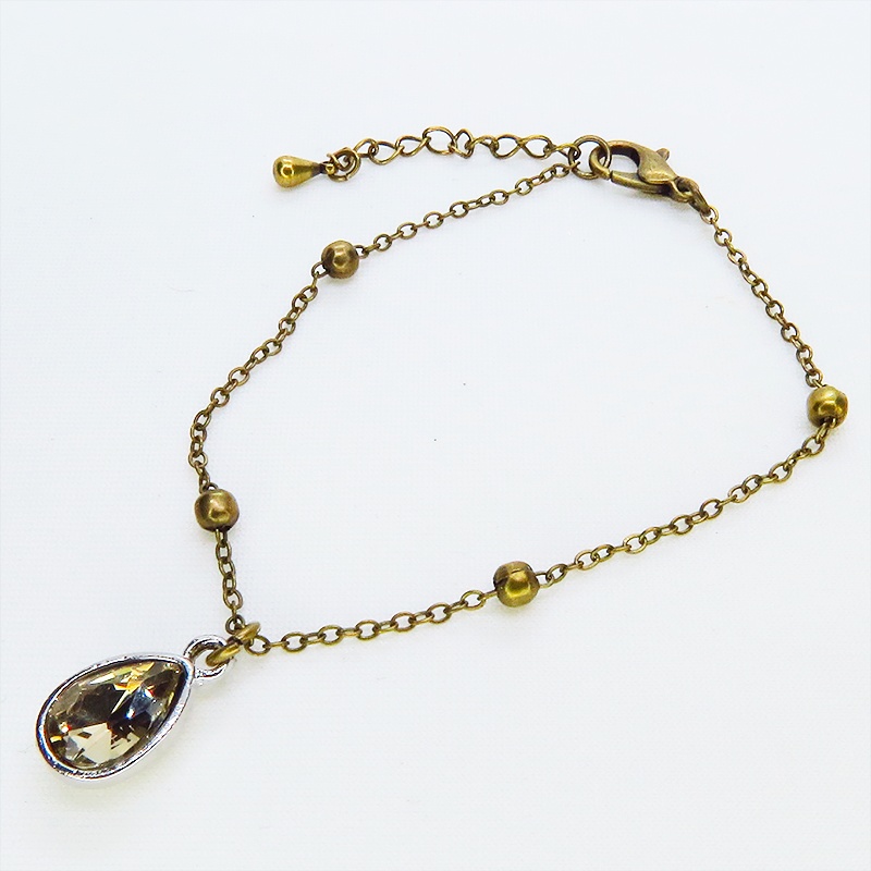 アンティークゴールド ティアドロップラインストーンのメタルビーズ付きチェーンブレスレット アジャスター付