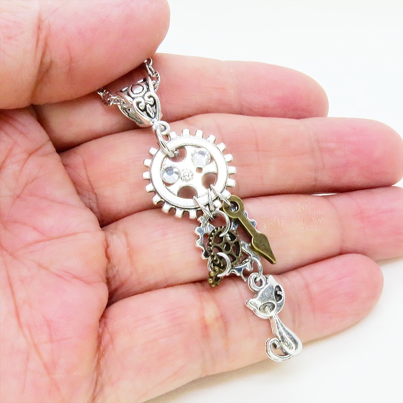 アンティークシルバー 猫と歯車のスチームパンク風ネックレス ラインストーン 長さ調整可 アジャスター可