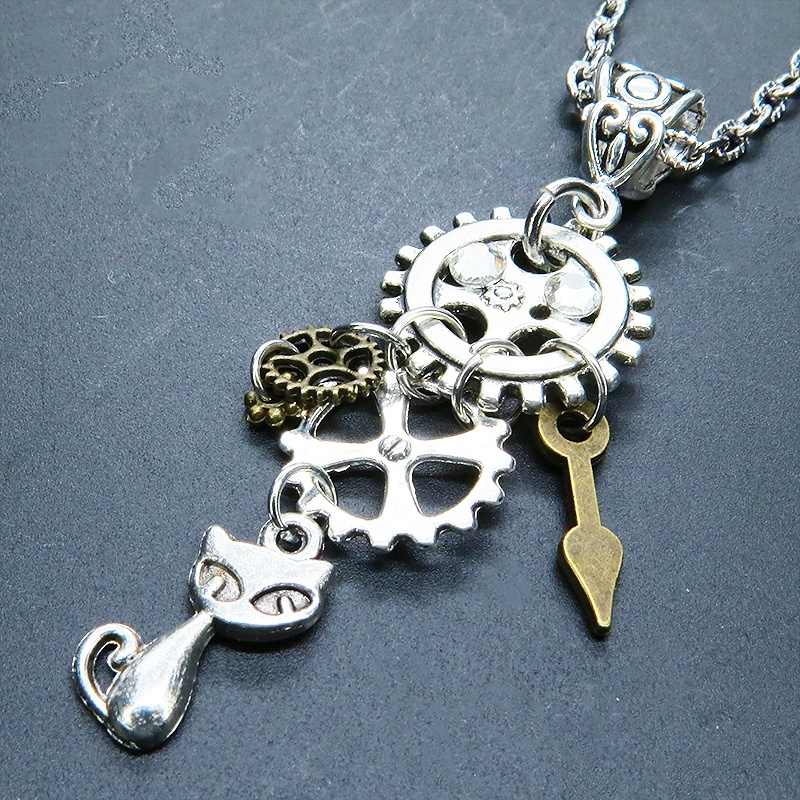 アンティークシルバー 猫と歯車のスチームパンク風ネックレス ラインストーン 長さ調整可 アジャスター可