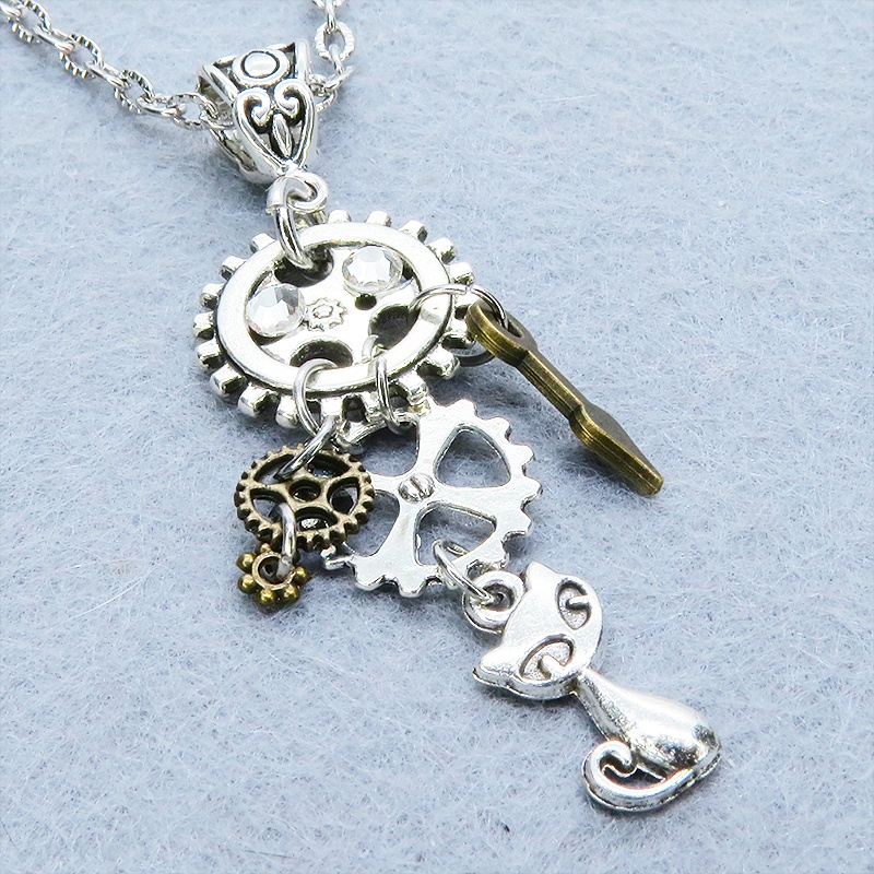 アンティークシルバー 猫と歯車のスチームパンク風ネックレス ラインストーン 長さ調整可 アジャスター可