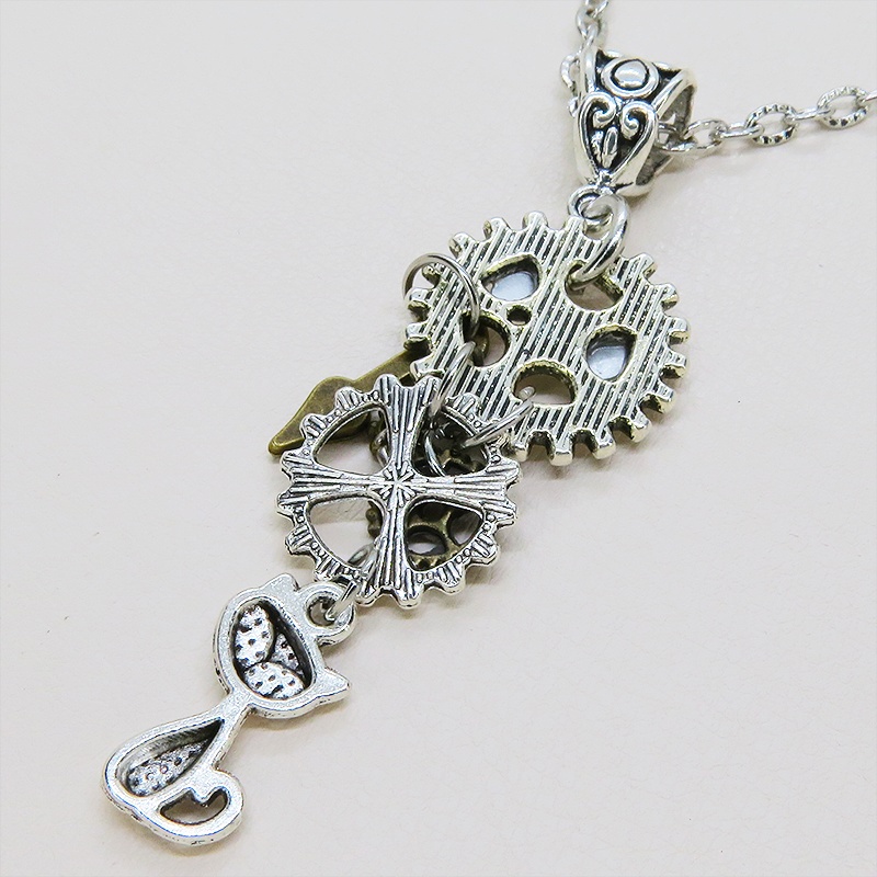 アンティークシルバー 猫と歯車のスチームパンク風ネックレス ラインストーン 長さ調整可 アジャスター可