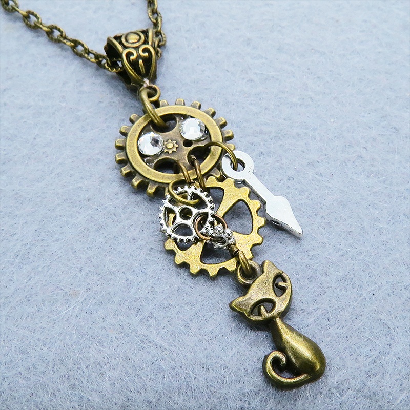 アンティークゴールド 猫と歯車のスチームパンク風ネックレス ラインストーン 長さ調整可 アジャスター可