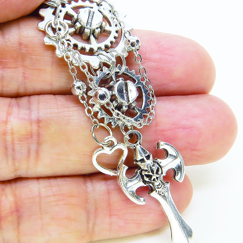 アンティークシルバー ゴシック調ソードと歯車を組合せたスチームパンク風チェーンピアス サージカル可