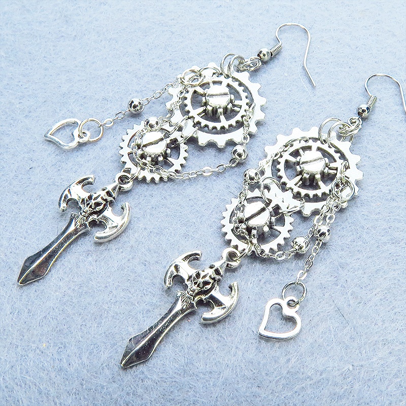 アンティークシルバー ゴシック調ソードと歯車を組合せたスチームパンク風チェーンピアス サージカル可