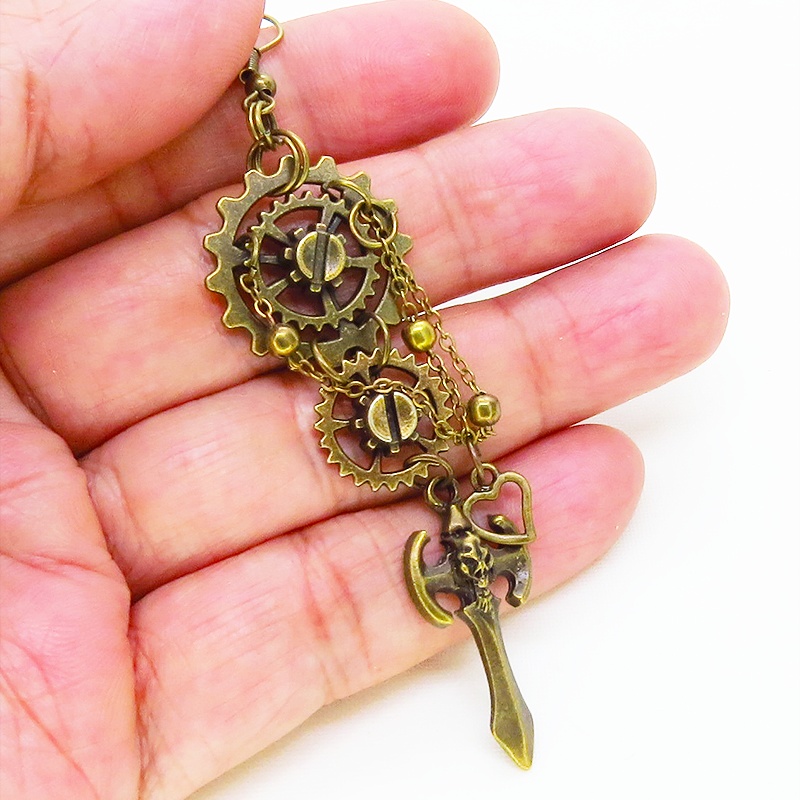 アンティークゴールド ゴシック調ソードと歯車を組合せたスチームパンク風チェーンピアス