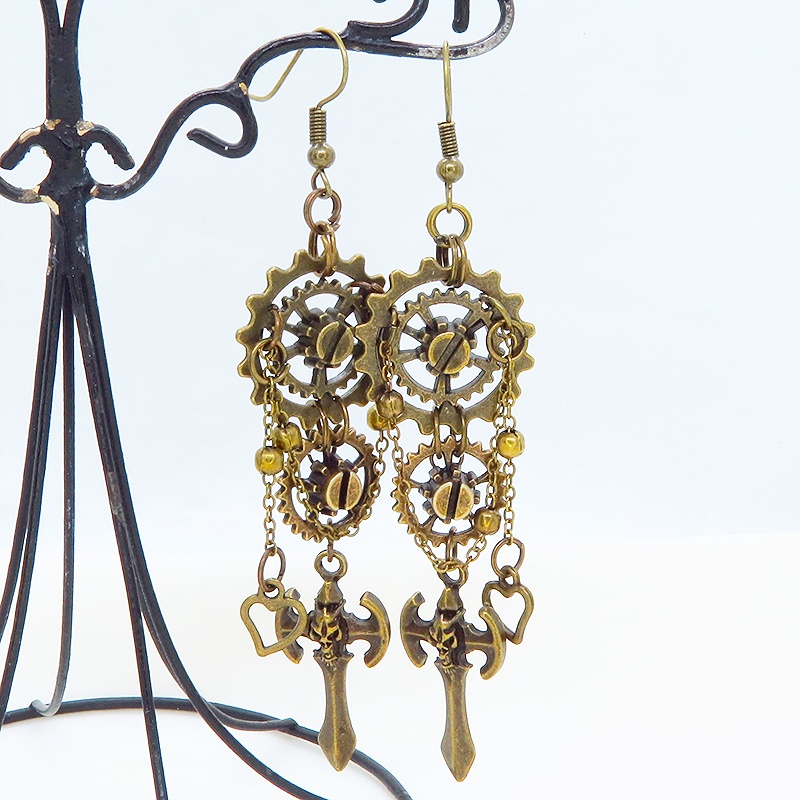 アンティークゴールド ゴシック調ソードと歯車を組合せたスチームパンク風チェーンピアス