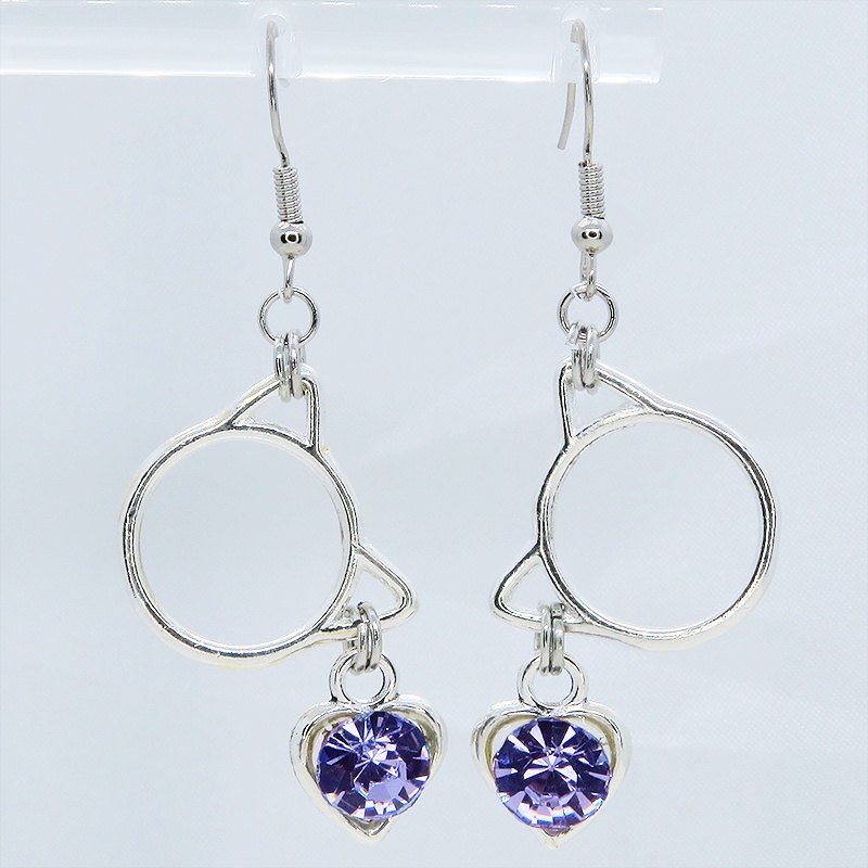 猫フェイスフレームにクリスタルハート(ヴァイオレット)をつりさげた大人可愛いピアス サージカル可