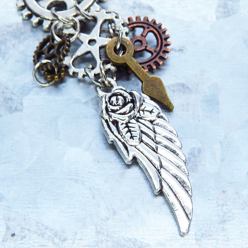 アンティークシルバー 翼と歯車を組合せたスチームパンク風のスリムなネックレス 長さ調整可