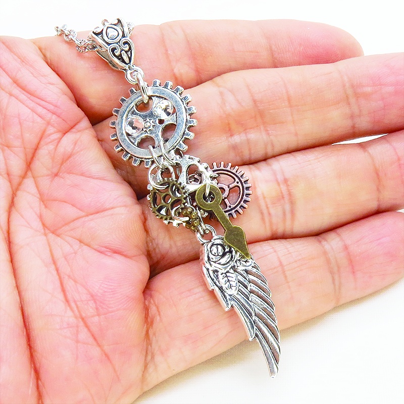 アンティークシルバー 翼と歯車を組合せたスチームパンク風のスリムなネックレス 長さ調整可