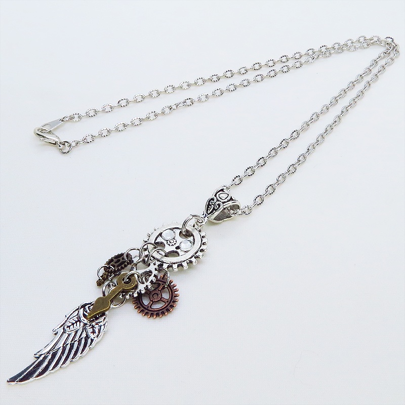 アンティークシルバー 翼と歯車を組合せたスチームパンク風のスリムなネックレス 長さ調整可