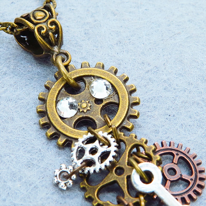 アンティークゴールド 翼と歯車を組合せたスチームパンク風のスリムなネックレス 長さ調整可