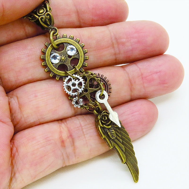 アンティークゴールド 翼と歯車を組合せたスチームパンク風のスリムなネックレス 長さ調整可