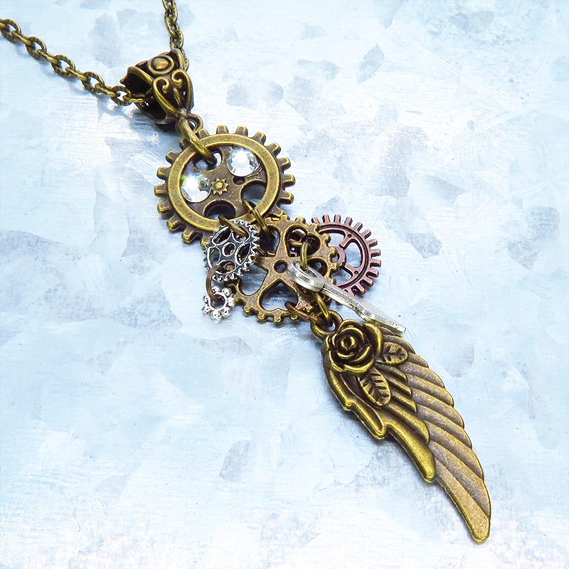 アンティークゴールド 翼と歯車を組合せたスチームパンク風のスリムなネックレス 長さ調整可