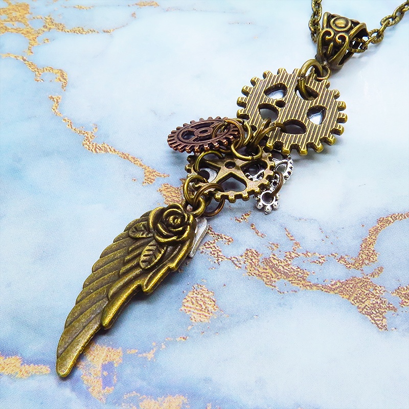 アンティークゴールド 翼と歯車を組合せたスチームパンク風のスリムなネックレス 長さ調整可